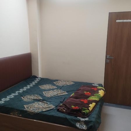 Hotel Metro Althan Surat Luaran gambar