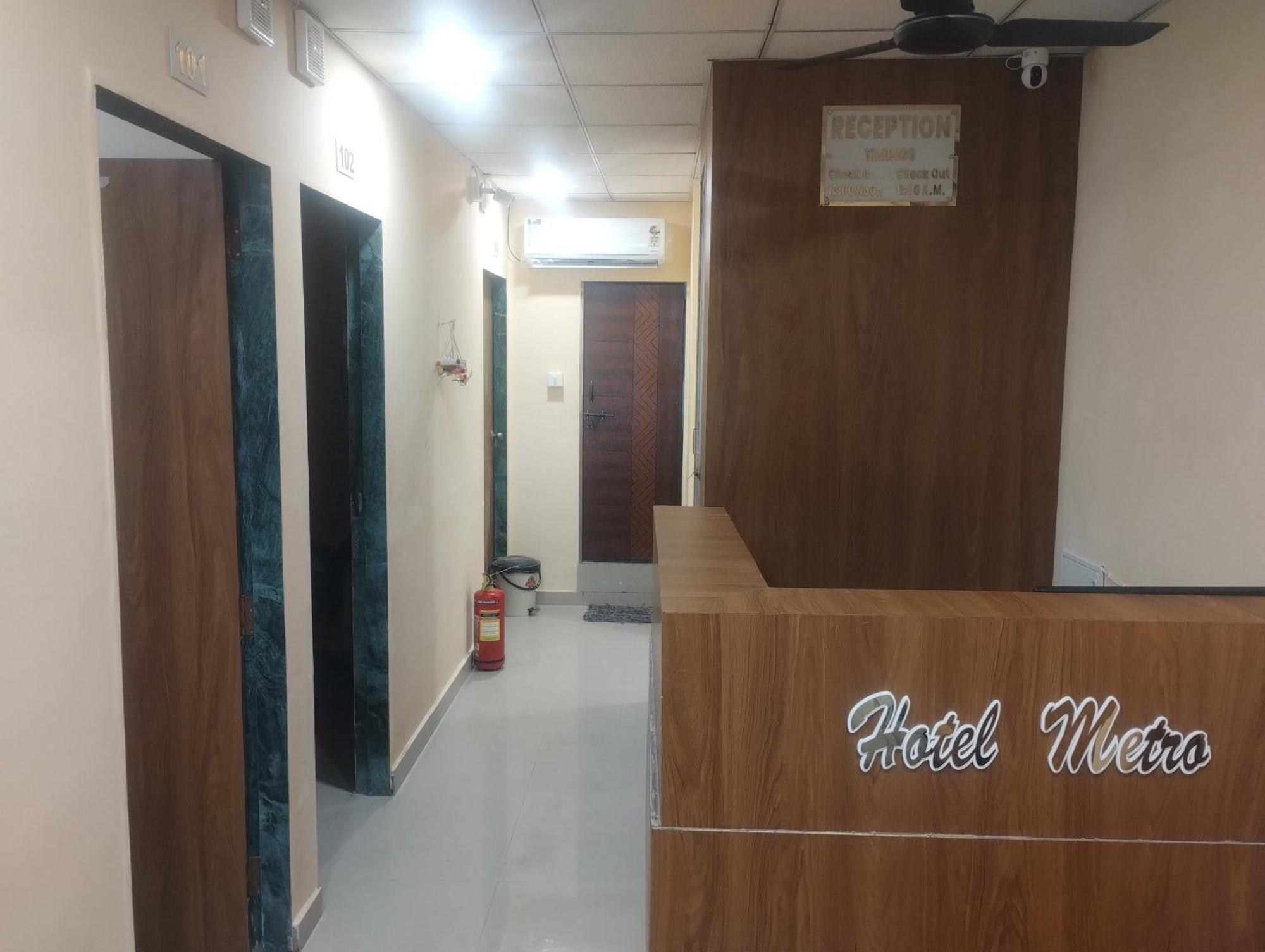 Hotel Metro Althan Surat Luaran gambar