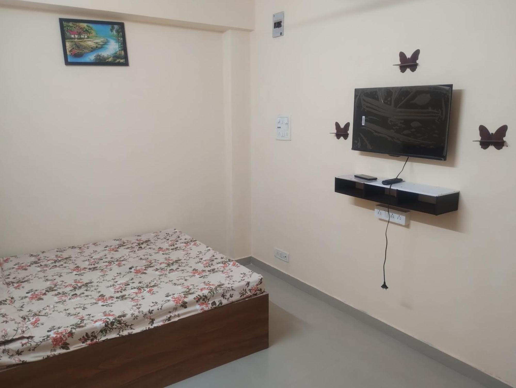Hotel Metro Althan Surat Luaran gambar