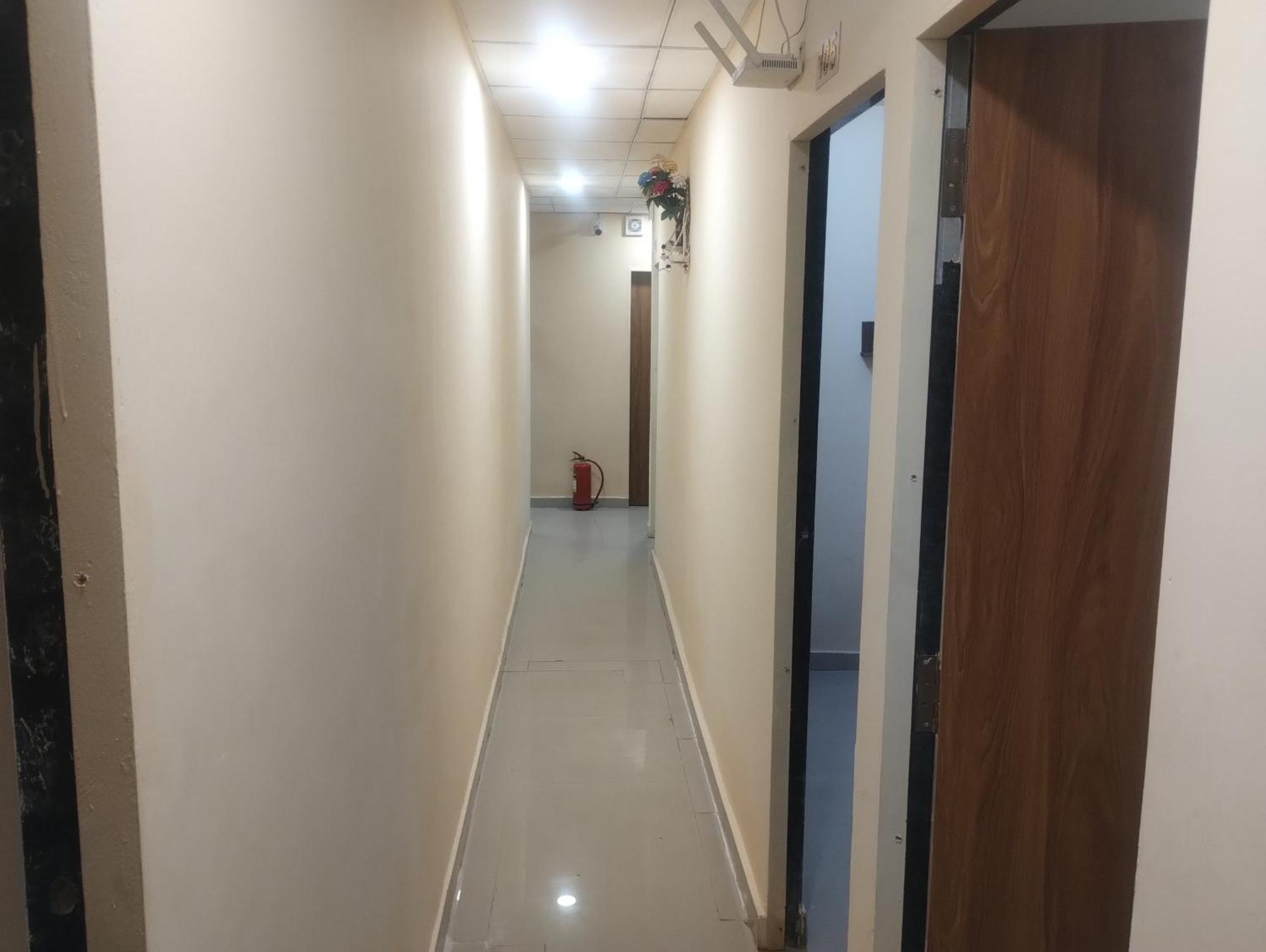 Hotel Metro Althan Surat Luaran gambar