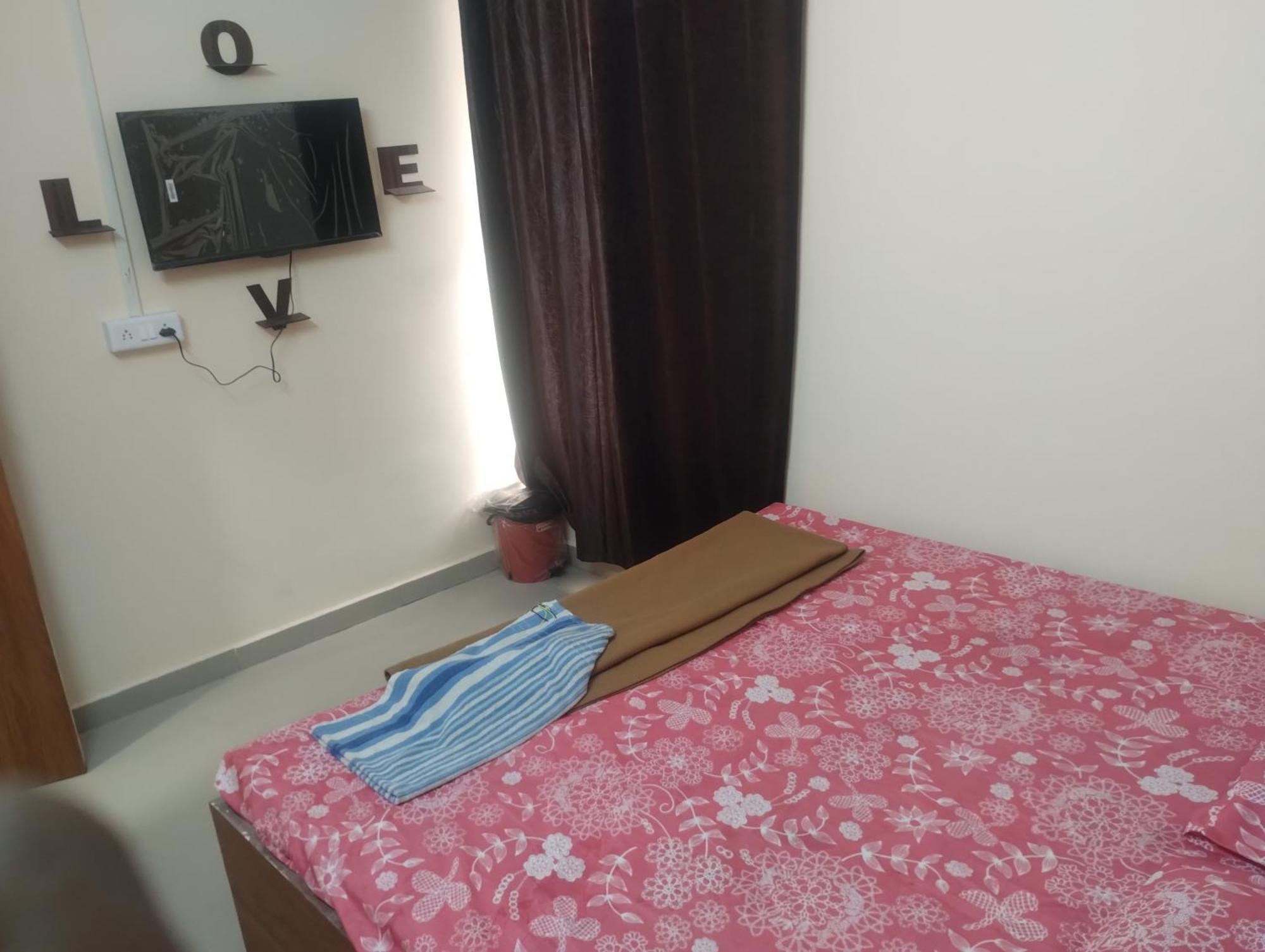 Hotel Metro Althan Surat Luaran gambar