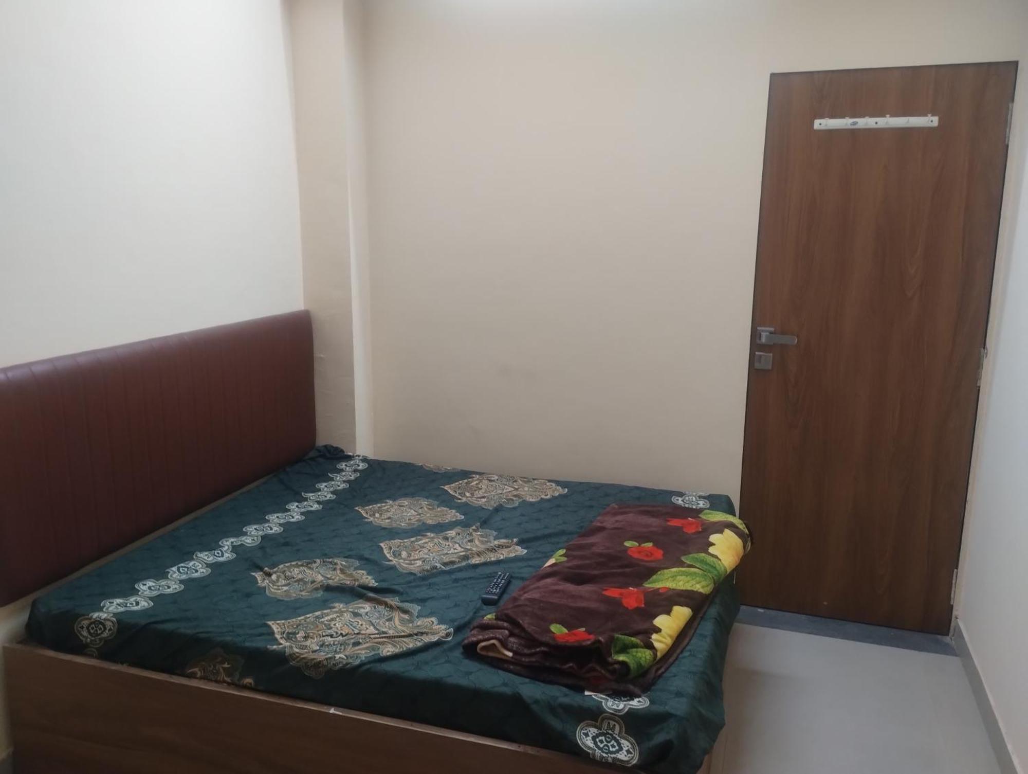 Hotel Metro Althan Surat Luaran gambar